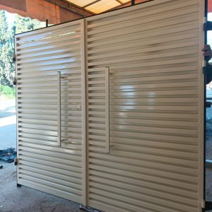 Porte battante lame z 08